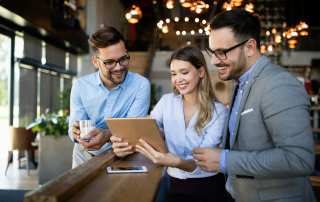 business-colleagues-working-together-in-restaurant